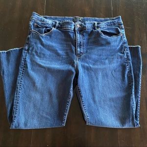 Womens Ann Taylor Jeans Slim Crop Modern fit fray bottom size 16.